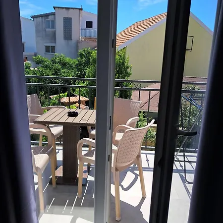 Tonci Apartment *