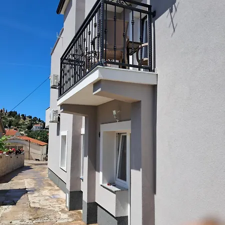 Tonci * Трибунь