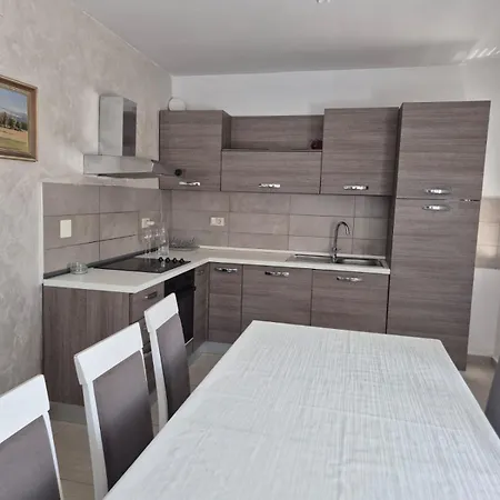Tonci Apartment *