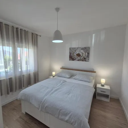 Tonci Apartment *