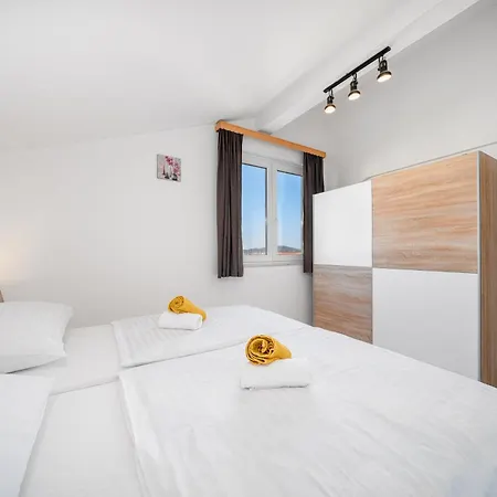 Tonci Apartment