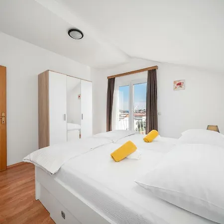 Tonci Apartment *